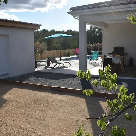 Des Clapas Flora, Avec Piscine Privee Holiday home Balazuc