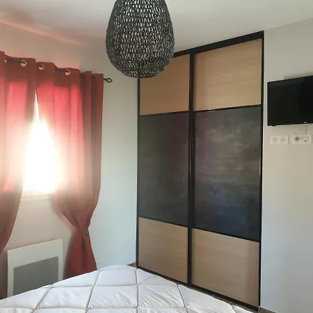 Des Clapas Flora, Avec Piscine Privée *