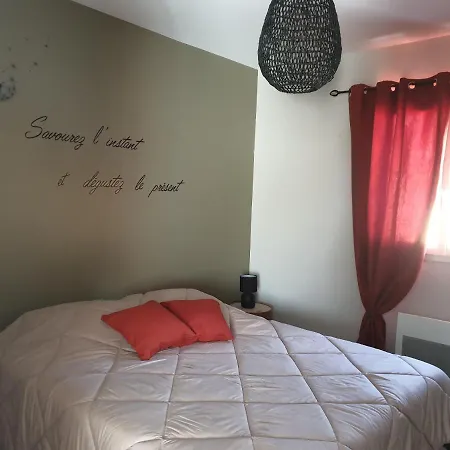 Des Clapas Flora, Avec Piscine Privée *